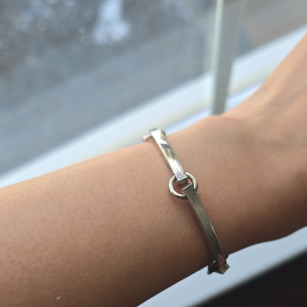 GUC- Vintage Elegant Silver Tone  Bracelet